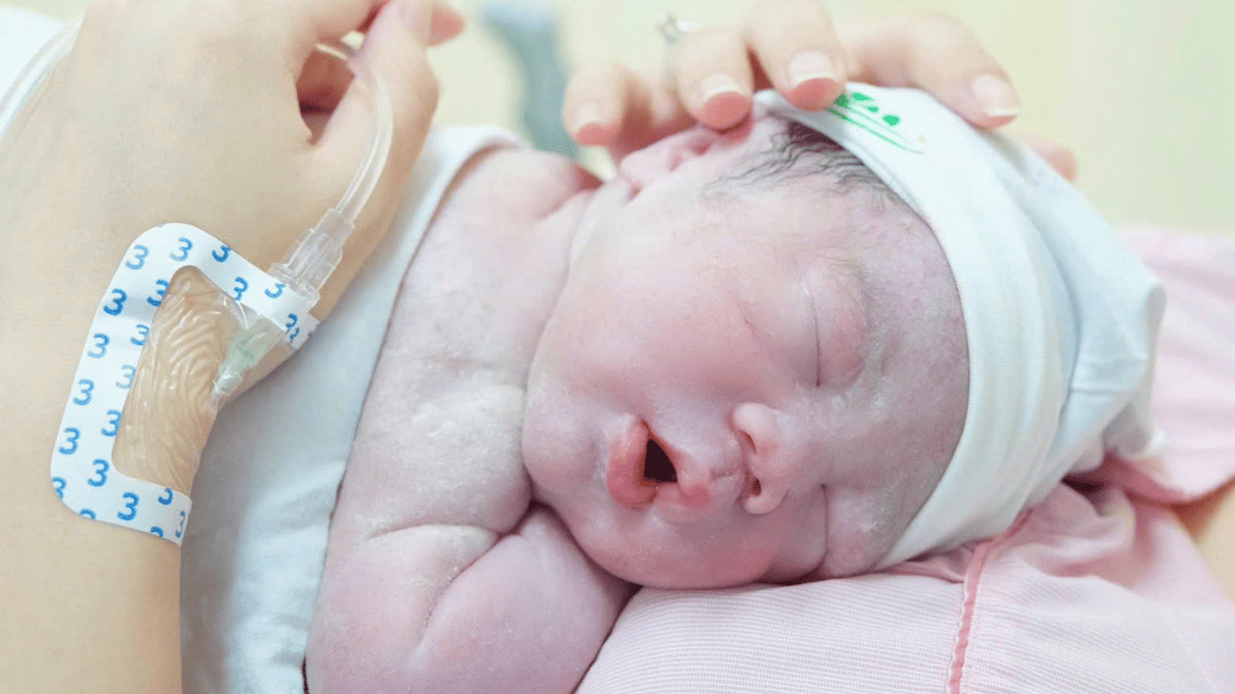 Giữ con đến trọn 37 tuần nhờ khâu vòng cổ tử cung – hành trình đầy nghị lực của mẹ và bác sĩ - ảnh 1