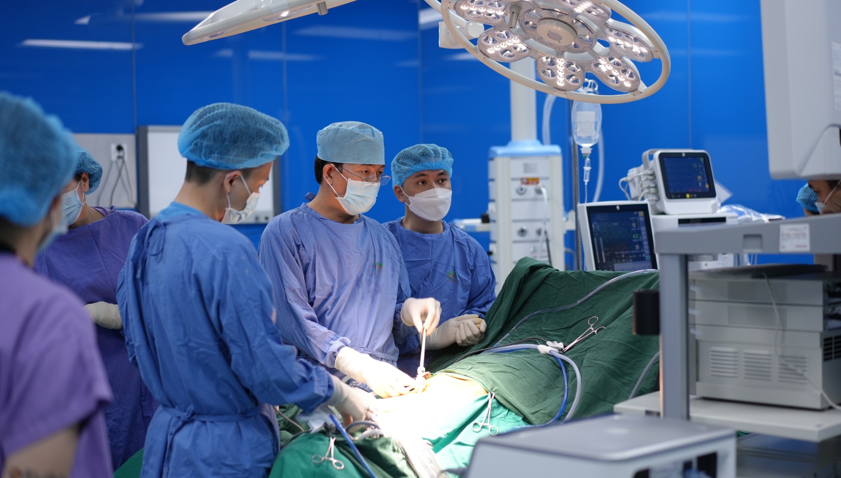 PHẪU THUẬT TIÊU HÓA & GAN MẬT TỤY UY TÍN TẠI BỆNH VIỆN HỒNG NGỌC - ảnh 1