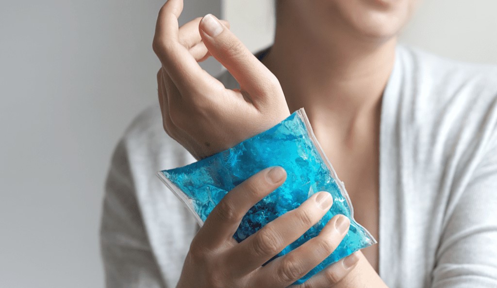 Phụ nữ và những cơn đau khớp vô hình: tín hiệu sớm của viêm bao hoạt dịch - ảnh 2