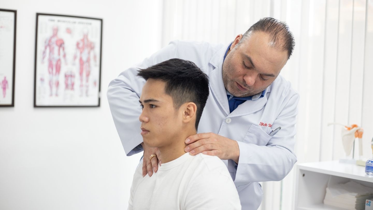 Chữa thoái hóa đốt sống cổ không phẫu thuật - Phương pháp điều trị đúng cách và hiệu quả - ảnh 1