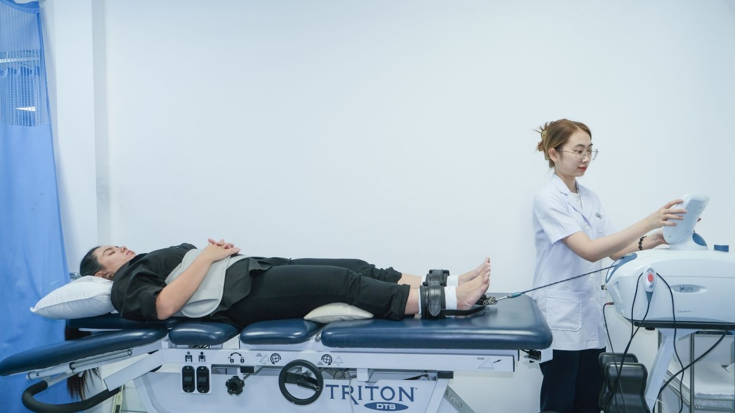 Chữa thoái hóa đốt sống cổ không phẫu thuật - Phương pháp điều trị đúng cách và hiệu quả - ảnh 2