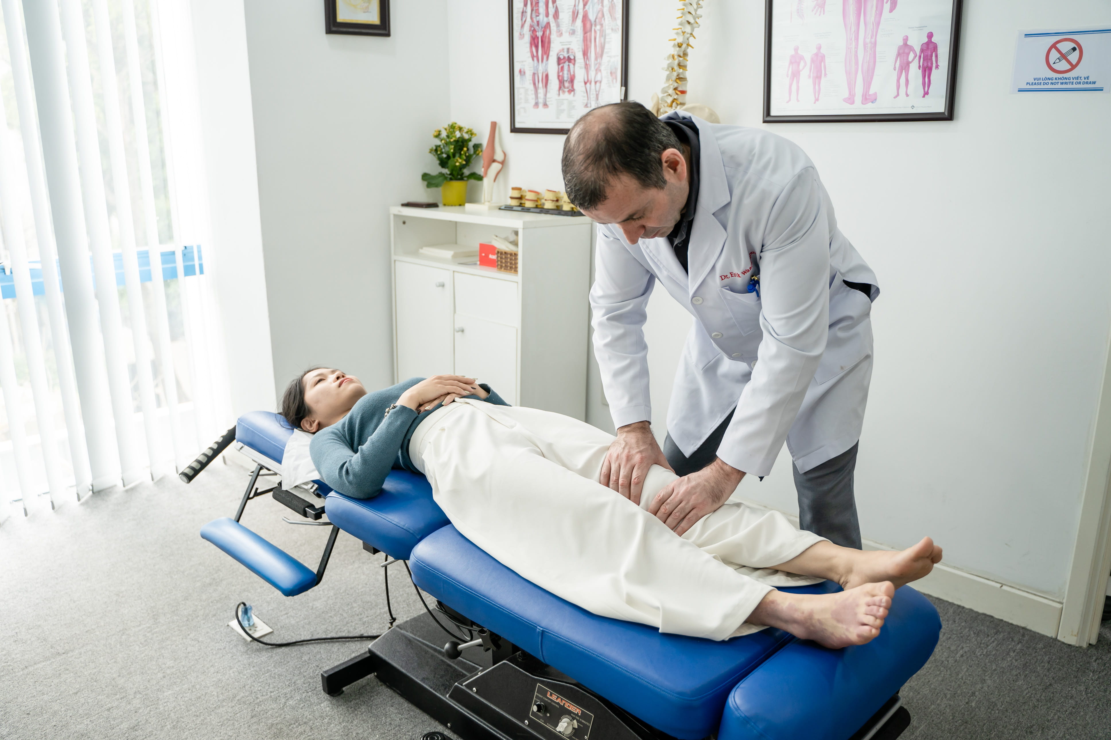 Trời lạnh làm khớp đau hơn? Người bị thoái hóa khớp nên làm gì - ảnh 3