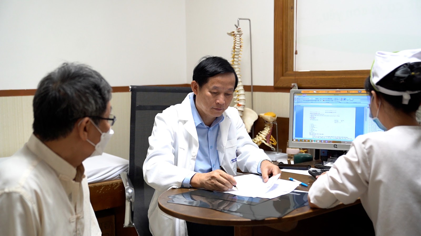 Top 6 Bác Sĩ Điều Trị Thoát Vị Đĩa Đệm Cột Sống Thắt Lưng Tốt Nhất Tại Hà Nội (Cập nhật 2026) - ảnh 2