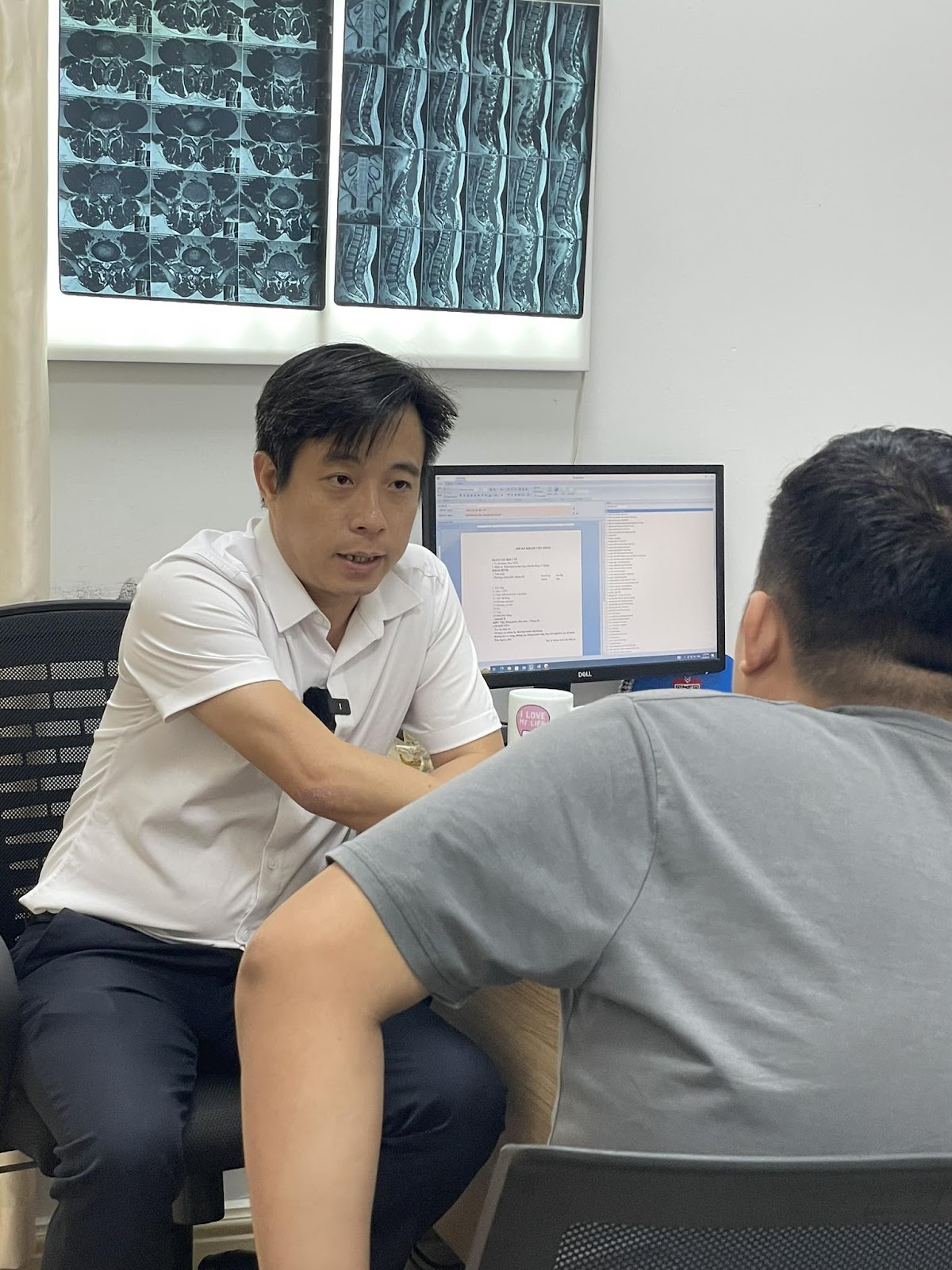 ThS.BS. Đinh Trọng Tuyên - Chuyên Gia hàng đầu trong Điều Trị Bảo Tồn Thoát Vị Đĩa Đệm - ảnh 1