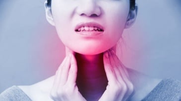 Đau họng, ho, khàn giọng là dấu hiệu của bệnh gì?