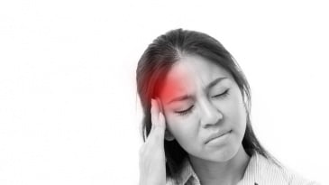 Đột nhiên đau đầu dữ dội: Cảnh giác dị dạng mạch máu não và cách phòng tránh