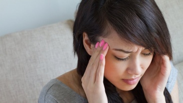 Vì sao phụ nữ dễ đau nửa đầu hơn nam giới?