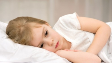 Dính âm môi bé gái: Nguyên nhân, dấu hiệu nhận biết và Cách điều trị