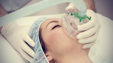 Gây mê nội khí quản phẫu thuật nội soi khâu rò ống ngực