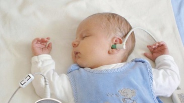 Sàng lọc mất thính lực bẩm sinh ở trẻ sơ sinh
