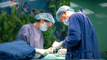 Phẫu thuật ung bướu tại Bệnh viện Hồng Ngọc: Giải pháp điều trị hiệu quả, an toàn và thẩm mỹ cao