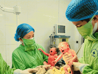 Câu chuyện song thai IVF – “Còn nước còn tát” đến tận 32 tuần 3 ngày