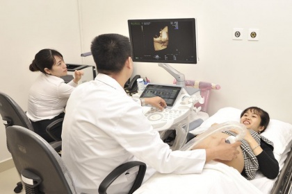 Vì sao cần phải theo dõi tim thai trong quá trình chuyển dạ bằng monitor