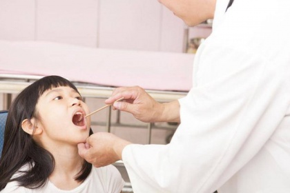 Viêm họng cấp ở trẻ em: Nguyên nhân và Cách điều trị