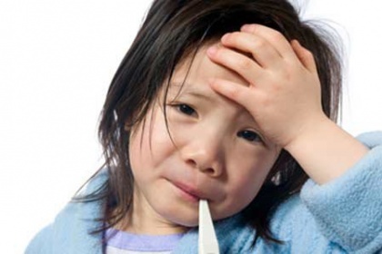 Vì sao trẻ bị đau đầu, buồn nôn, lạnh người?