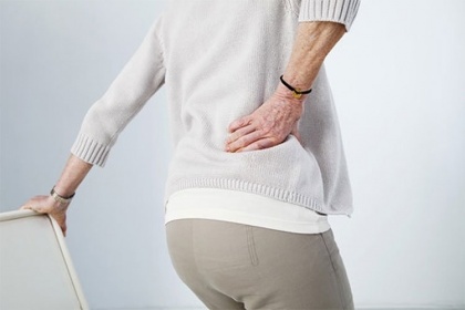 Nguyên nhân Đau lưng ở người lớn tuổi