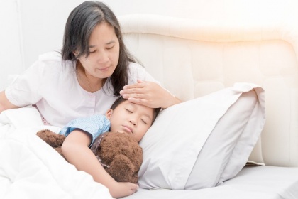 Hướng dẫn bố mẹ theo dõi phản ứng sau tiêm chủng ở trẻ em