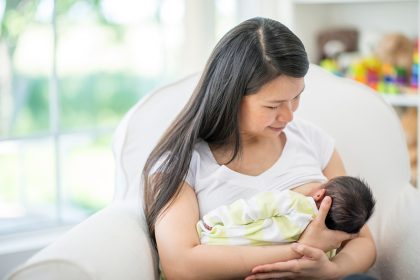 Cho con bú có tiêm được vắc-xin HPV ngừa ung thư cổ tử cung không?