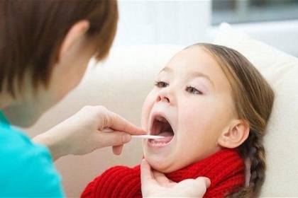 Amidan to ở trẻ có lên cắt không?