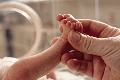Đặt catheter tĩnh mạch rốn nuôi dưỡng trẻ sơ sinh là gì?