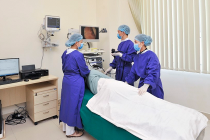 Nội soi thắt búi giãn tĩnh mạch thực quản bằng vòng cao su