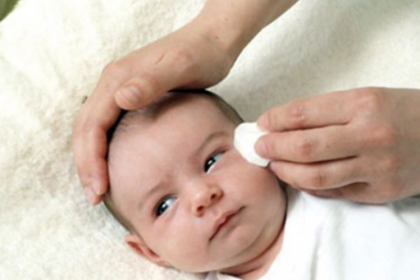 Nguy cơ viêm kết mạc ở trẻ sơ sinh có mẹ nhiễm lậu