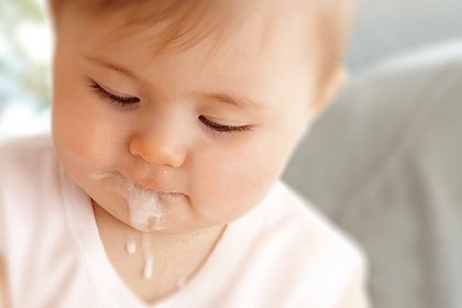 Vì sao trẻ hay nôn trớ sau ăn?
