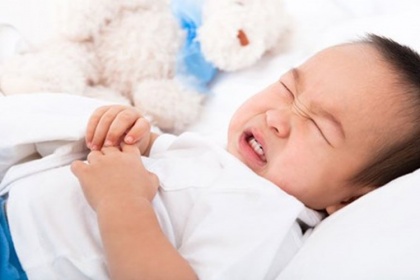 Điều trị dị tật còn ổ nhớp lộ ngoài ở trẻ