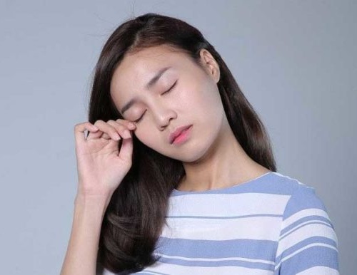 cách làm giảm đau đầu nhức mắt