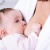 Những lợi ích của việc nuôi con bằng sữa mẹ trong năm đầu đời