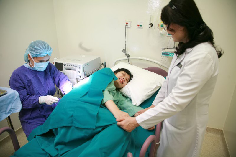 Gây tê trước khi sinh mổ