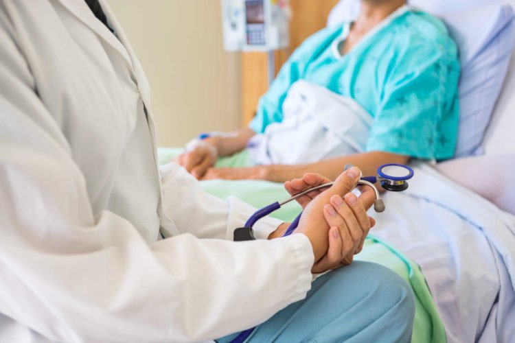 Bệnh nhân luôn luôn cần trao đổi với bác sĩ và điều dưỡng trong quá trình chữa trị. Bất cứ khi nào được đề nghị điều trị