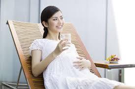 Uống đủ nước trong 3 tháng đầu