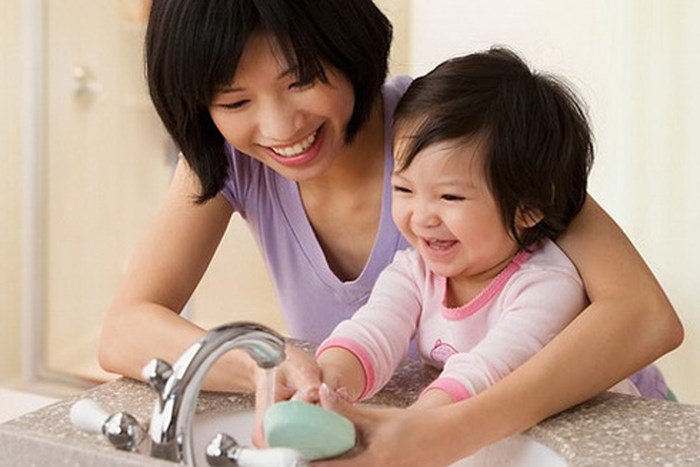 Bệnh tay chân miệng có lây không? Lây qua đường nào? - ảnh 3