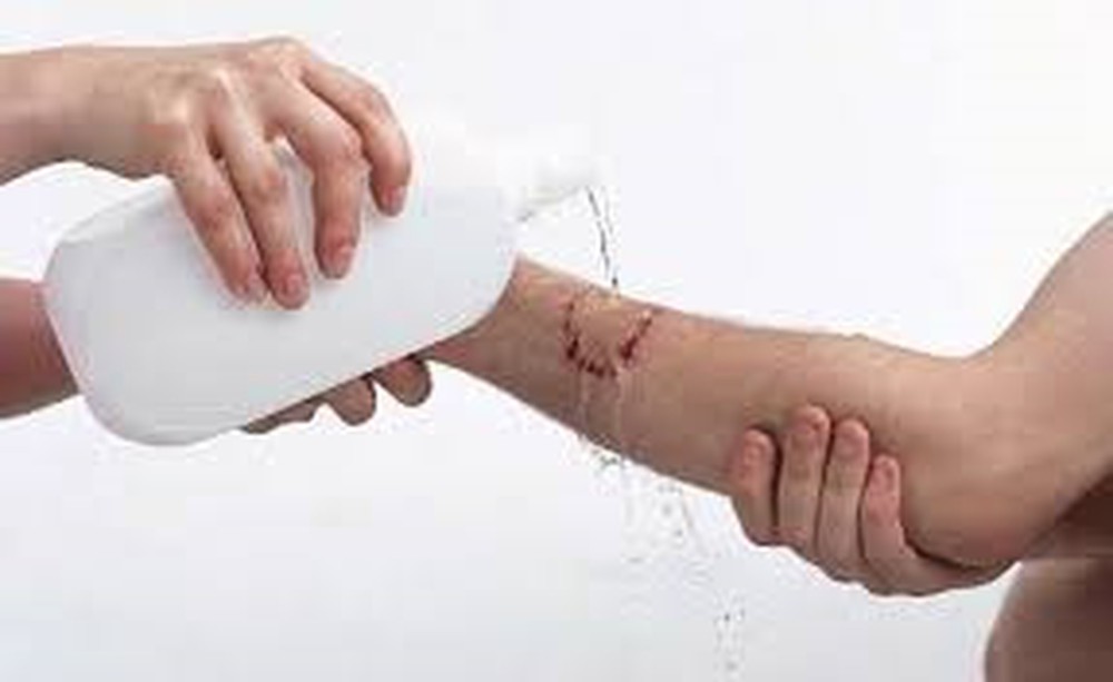 Vết thương thủng ở đầu gối - Hình ảnh minh họa