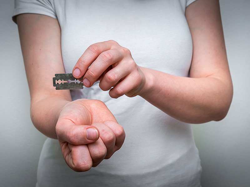 Tự gây thương tích - Hình ảnh minh họa