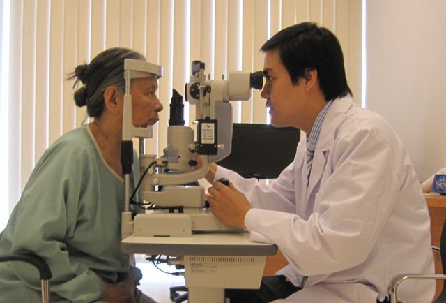 Bệnh đục thủy tinh thể có thể gây mù lòa - Cần khám những gì để phát hiện bệnh?
