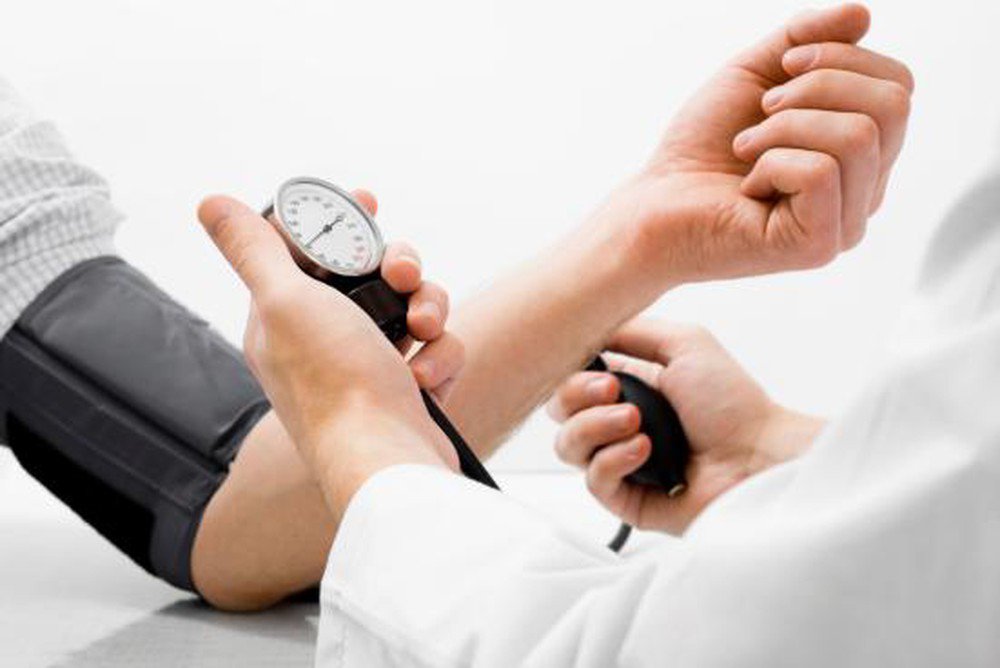 Điều trị suy tim dùng thuốc và không dùng thuốc theo từng giai đoạn bệnh - ảnh 1