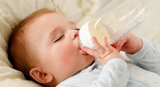 Căng dạ dày quá mức dễ khiến trẻ sơ sinh nấc cụt - ảnh 2