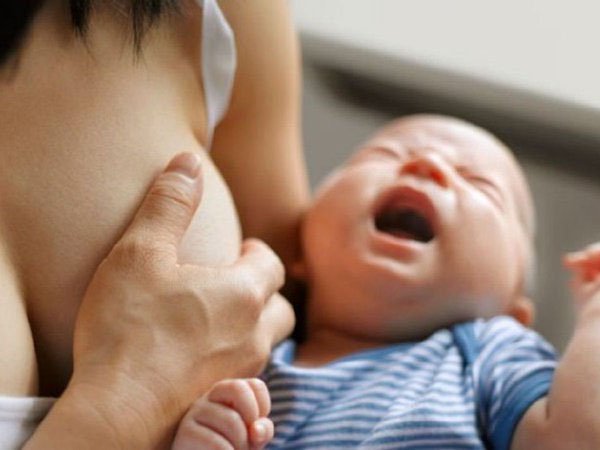 Cách giảm đau rát đầu vú khi cho con bú