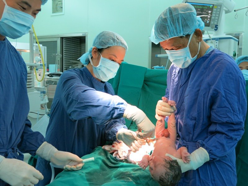 Bị hở vết mổ tử cung