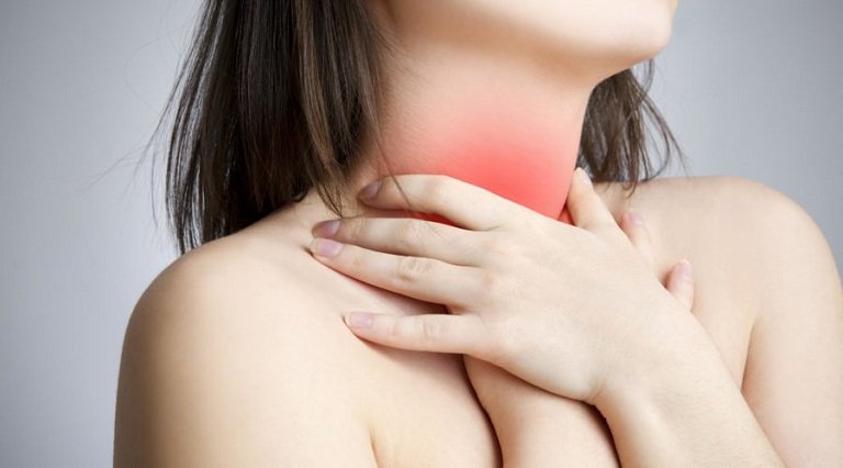 Cổ họng đau rát, không hát to được là bị làm sao?