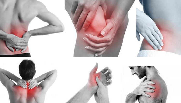 Viêm khớp dạng thấp và viêm khớp vảy nến đều gây sưng, đau và cứng các khớp