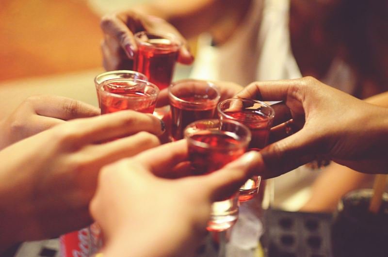 Uống quá nhiều rượu ảnh hưởng nghiêm trọng đến sức khỏe