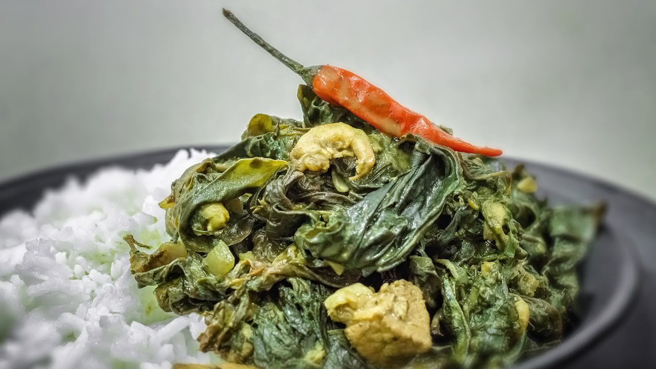 Lá khoai môn