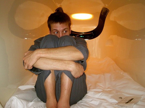 MRI tĩnh mạch được chống chỉ định tương đối với những người mắc chứng sợ không gian kín