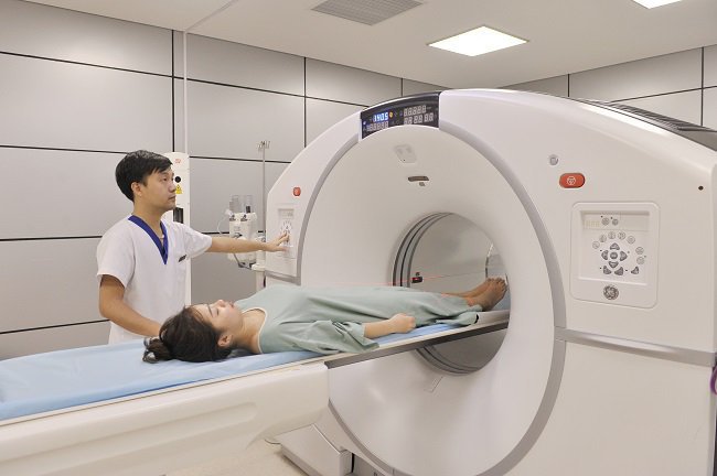Quy trình chụp cắt lớp vi tính tai xương đá không tiêm thuốc đối quang theo mặt phẳng - ảnh 2