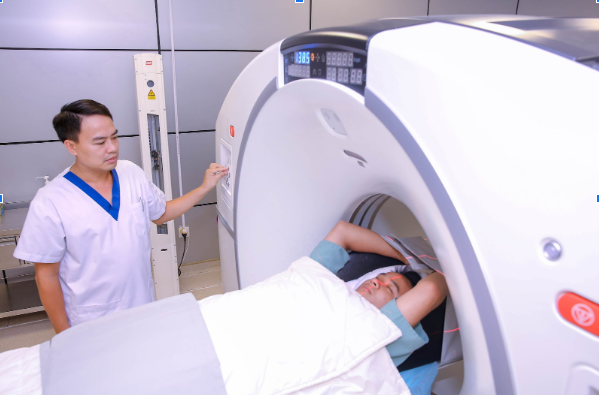 Quy trình chụp cắt lớp vi tính tai xương đá có tiêm thuốc đối quang theo mặt phẳng ax - ảnh 2