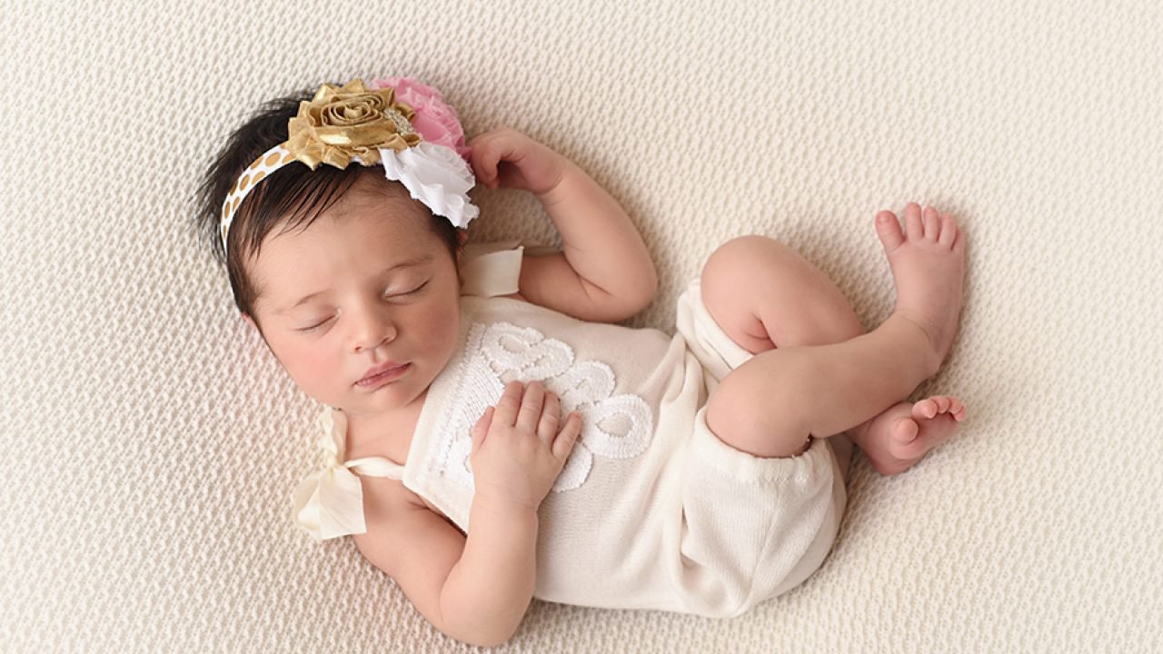 vặn mình ở trẻ sơ sinh